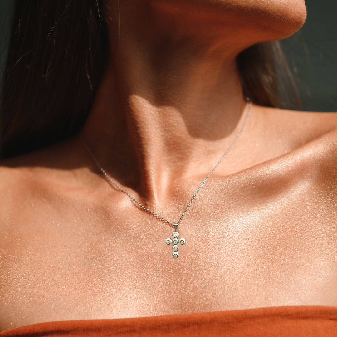 Pendentif croix en yeux de sainte lucie grand modèle