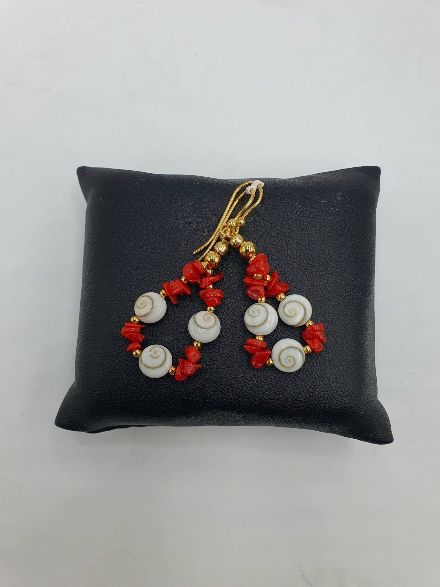 Boucles d’oreilles corail pendante 3 yeux